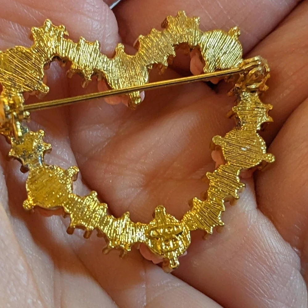 1990's Avon Rose Accented‎ Heart Pin